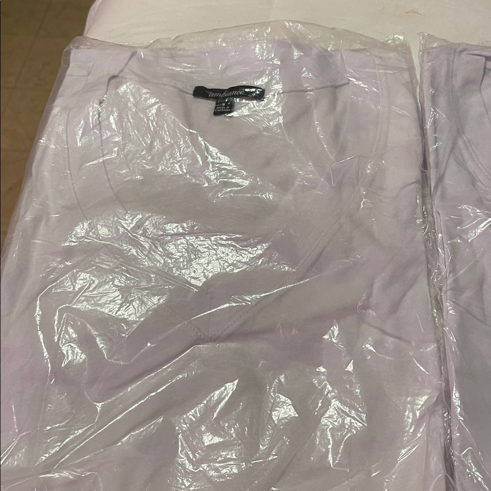 Ambiance White Long Sleeve V-Neck T-Shirt Lg NWT - Picture 4 of 6